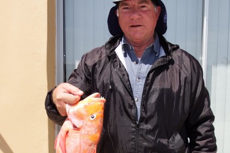 Philip Fourie met sy swaarste vis, ‘n Rooi Roman (1.75kg) 